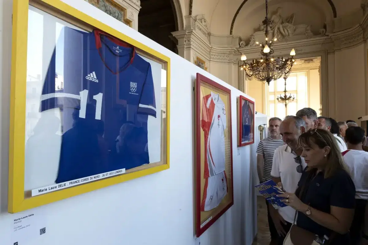 La collection foot de Louis Nicollin s’installe à l’Hôtel de Ville pendant la coupe du monde