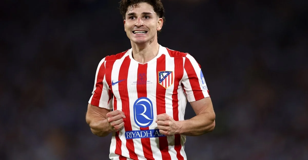 Mercato : le transfert de Julian Alvarez au Barça se tend