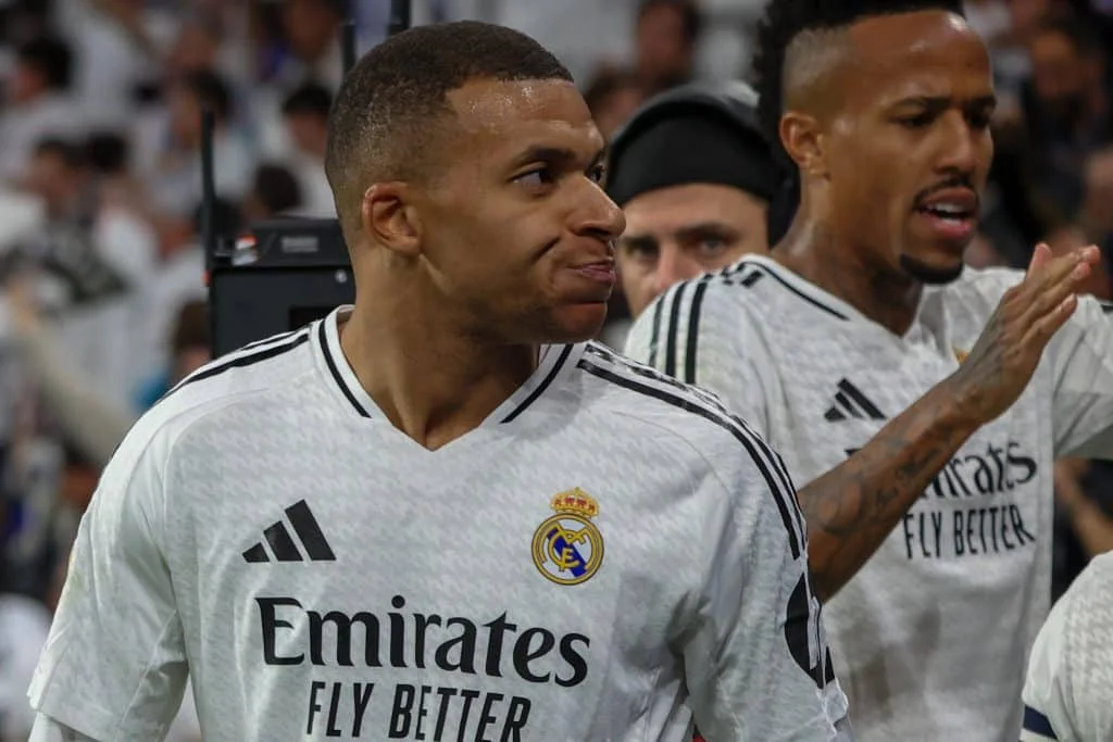 La nouvelle escapade de Mbappé et Ester Expósito a fuité, le Real Madrid n’en peut plus !