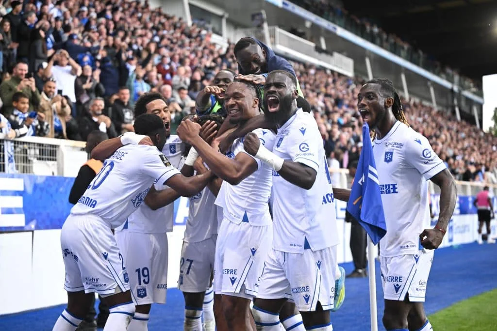 Auxerre s’impose contre Angers et envoie presque le FC Nantes en Ligue 2
