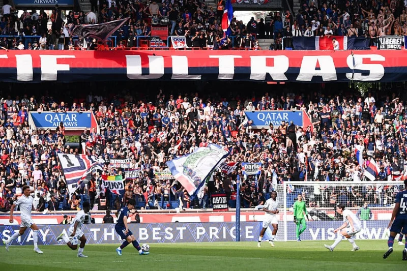 Bayern – PSG : les supporters parisiens pris dans une embuscade en plein Munich, la police doit intervenir ! 