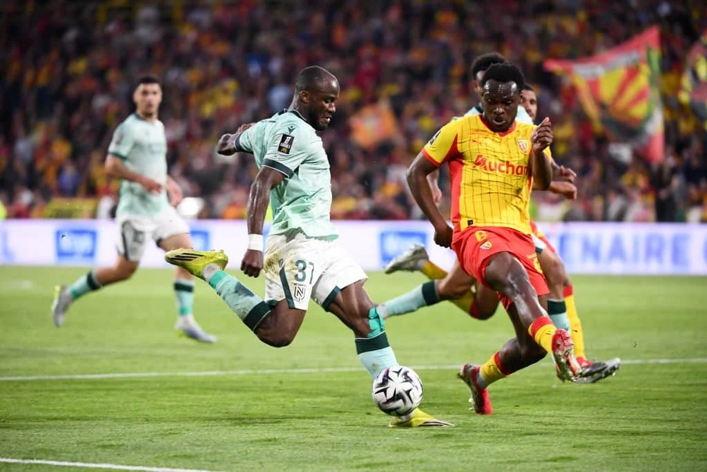 Le RC Lens, grâce au petit Mesloub, valide la Ligue des Champions et envoie le FC Nantes en Ligue 2, les notes