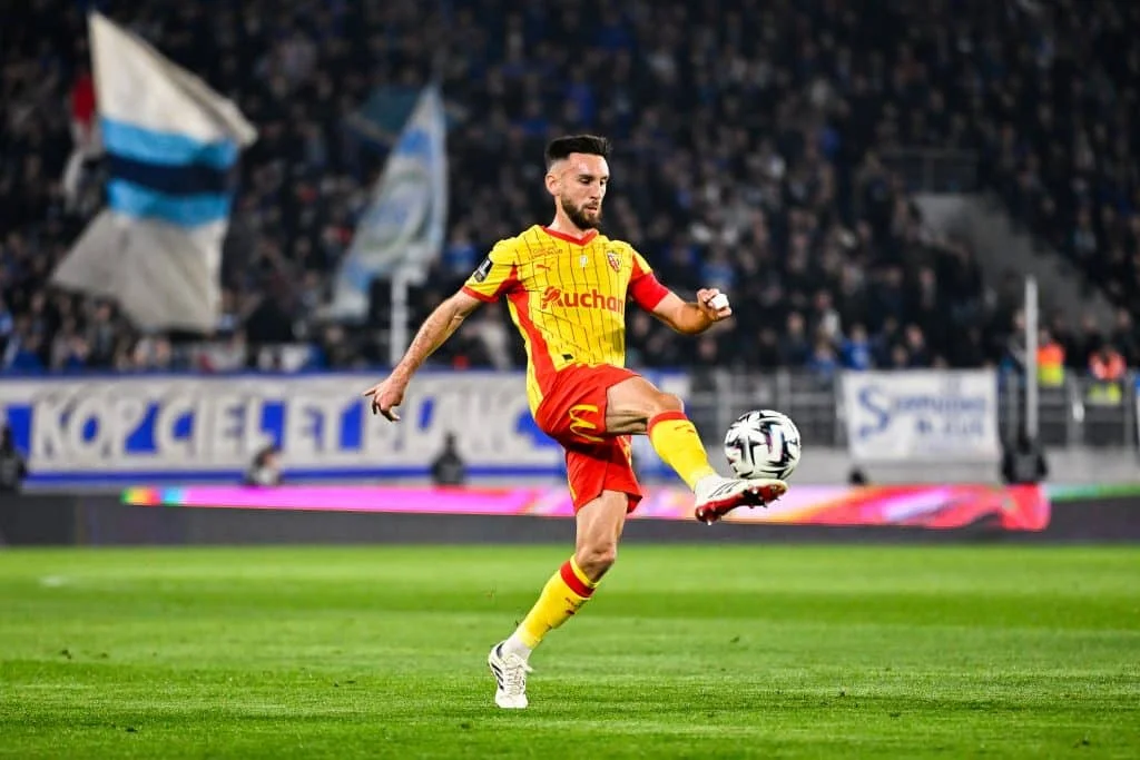 RC Lens Mercato : l’offre du Stade Rennais et du Paris FC pour Thomasson a fuité
