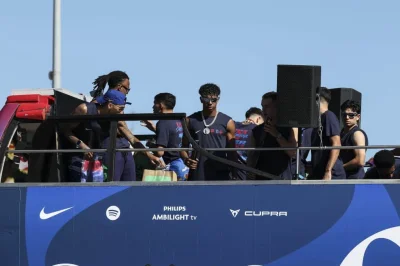 FC Barcelone : Yamal déclenche un mini-scandale en pleine fête du titre, Flick lui répond cash