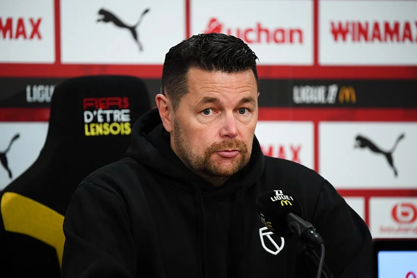 RC Lens – PSG (0-2) : Pierre Ménès valide la supériorité de Paris et pointe un casse-tête mercato pour Sage la saison prochaine 