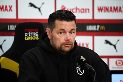 RC Lens – PSG (0-2) : Pierre Ménès valide la supériorité de Paris et pointe un casse-tête mercato pour Sage la saison prochaine 