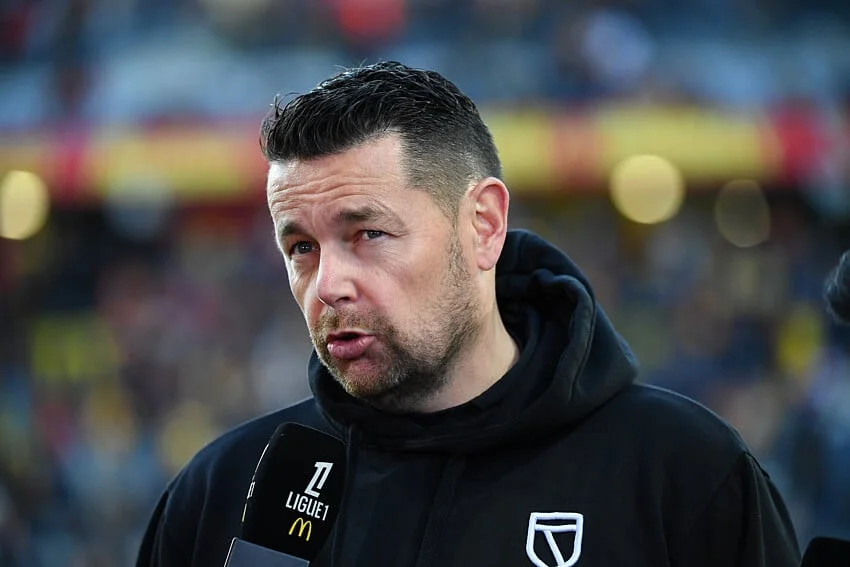 RC Lens : Sage annonce une pluie de bonnes nouvelles avant l’OL et lâche un indice sur le remplaçant de Baidoo 