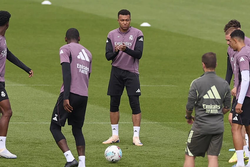 Real Madrid : la dernière escapade de Kylian Mbappé et Ester Exposito fait encore polémique ! 