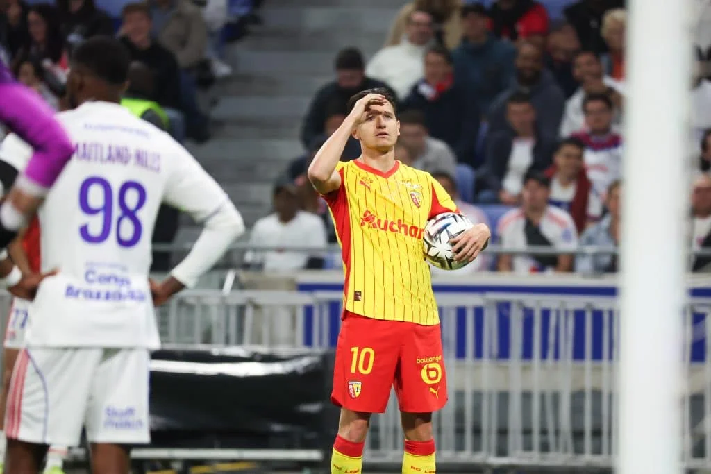Le RC Lens étrille l’OL et le prive du podium, les Tops et les Flops du choc
