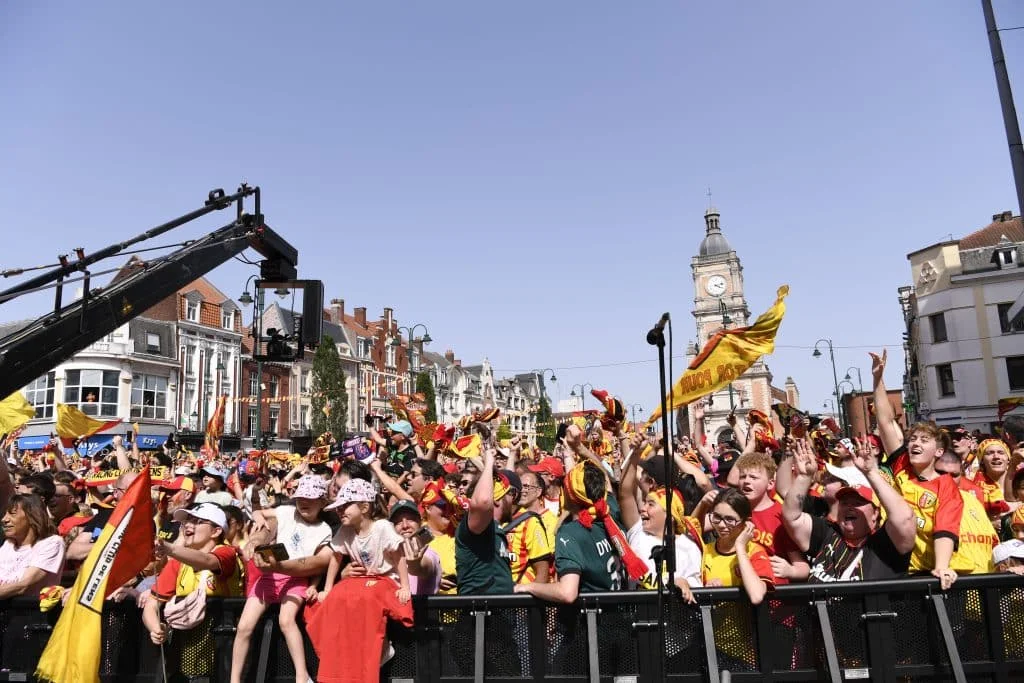 RC Lens : ambiance de folie pour la parade des Sang et Or ! (vidéos)