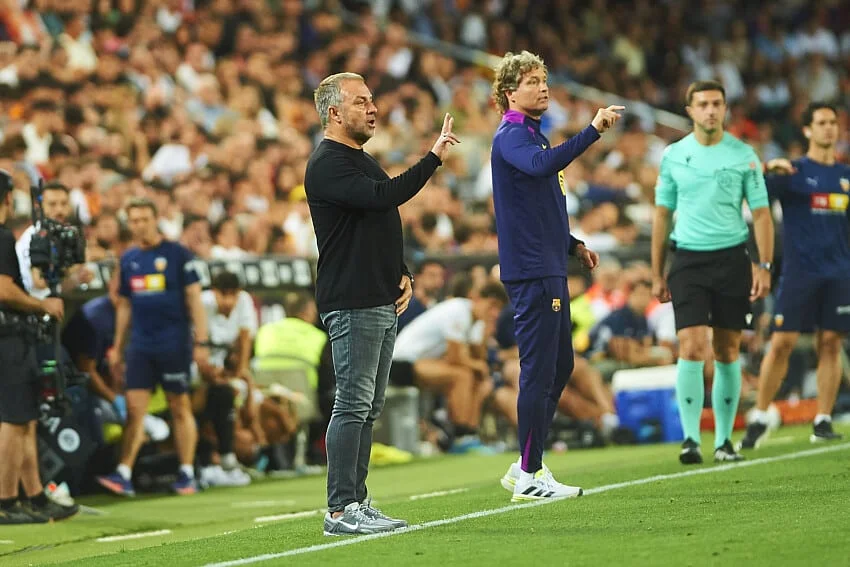FC Barcelone : Flick attend Mourinho au Real Madrid, le Barça dynamite déjà le mercato ! 