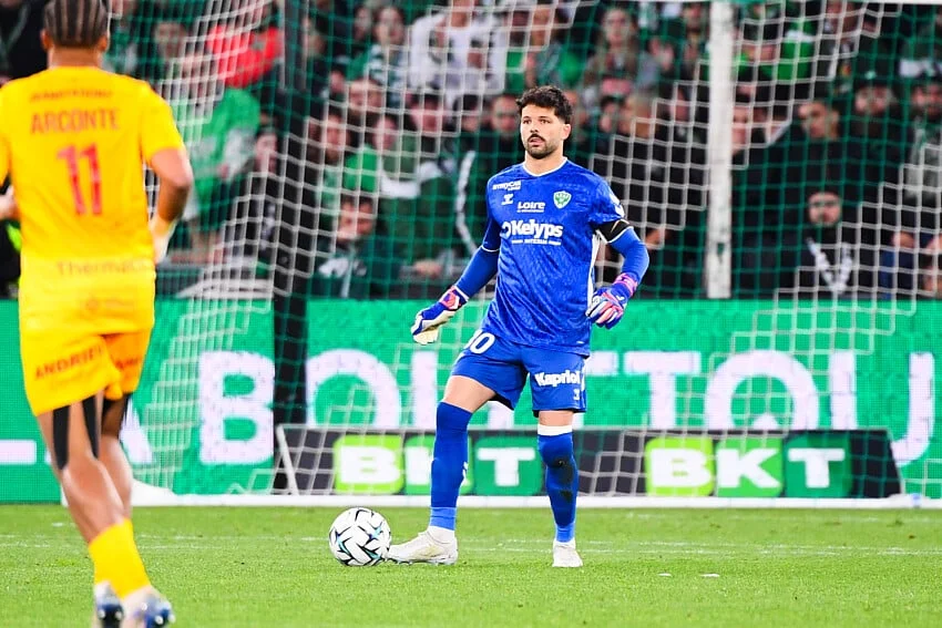 ASSE Mercato : l’OM torpille la succession de Larsonneur, le RC Lens dans la boucle ! 