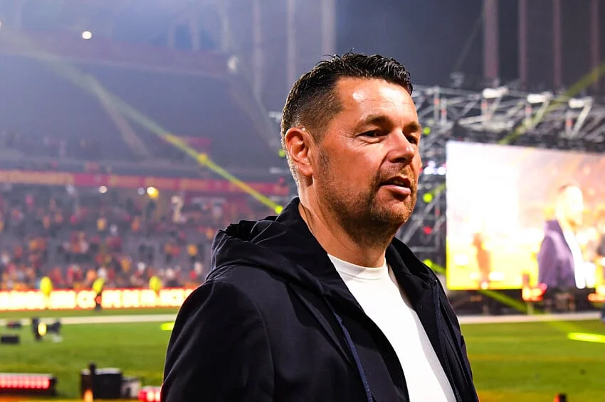 RC Lens : une grosse offre anglaise est tombée, Pierre Sage remet en cause son avenir chez les Sang et Or ! 