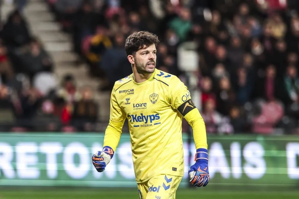 ASSE Mercato : les Ultras ne veulent plus de Larsonneur, Gazidis prêt à le sacrifier ?