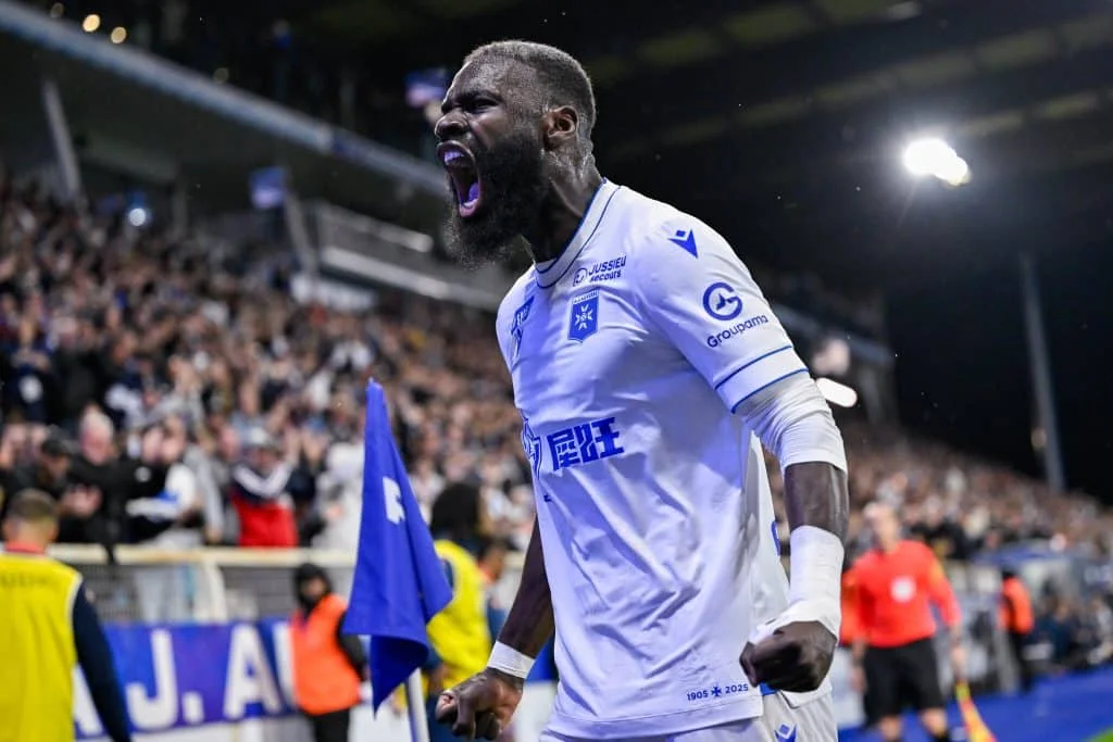RC Lens Mercato : le transfert de Sinayoko relancé grâce à un joueur qui a humilié l’ASSE ?