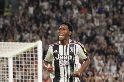 PSG Mercato : Paris fait un immense cadeau à l’OM et l’OL pour un ancien goleador de Ligue 1