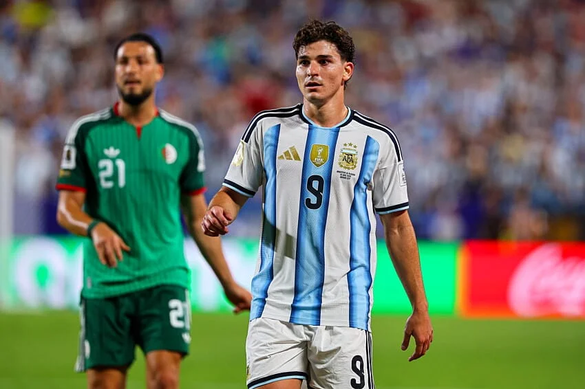 PSG, FC Barcelone Mercato : transfert imminent pour Julian Alvarez !