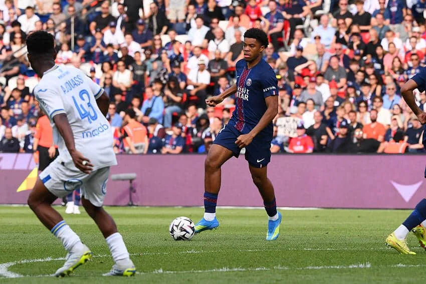 PSG Mercato : un serial buteur très prisé en L1 claque la porte et passe sous le nez de l’OL