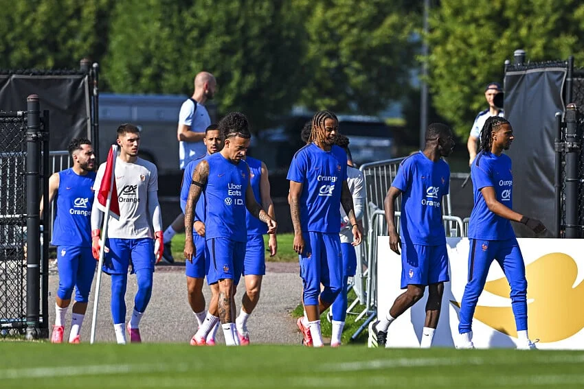 PSG Mercato : exit Barcola, Campos lui a trouvé un remplaçant qui n’est ni Diomandé ni Akliouche ! 