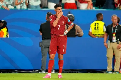 Coupe du Monde 2026 : en pleine galère, Cristiano Ronaldo voit Georgina Rodriguez se pavaner à la plage !