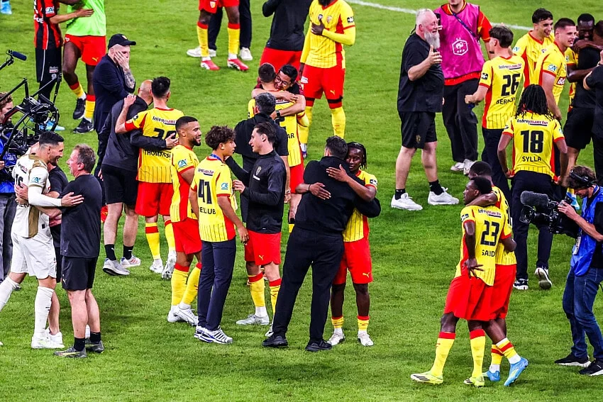 RC Lens : un petit prodige adoubé par Thauvin sort déjà le grand jeu devant Toppmöller