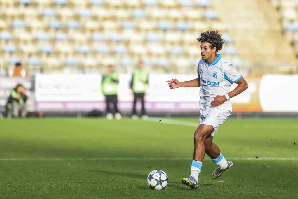 OM Mercato : la huitième signature de l’été officialisée, un défenseur quitte le club !