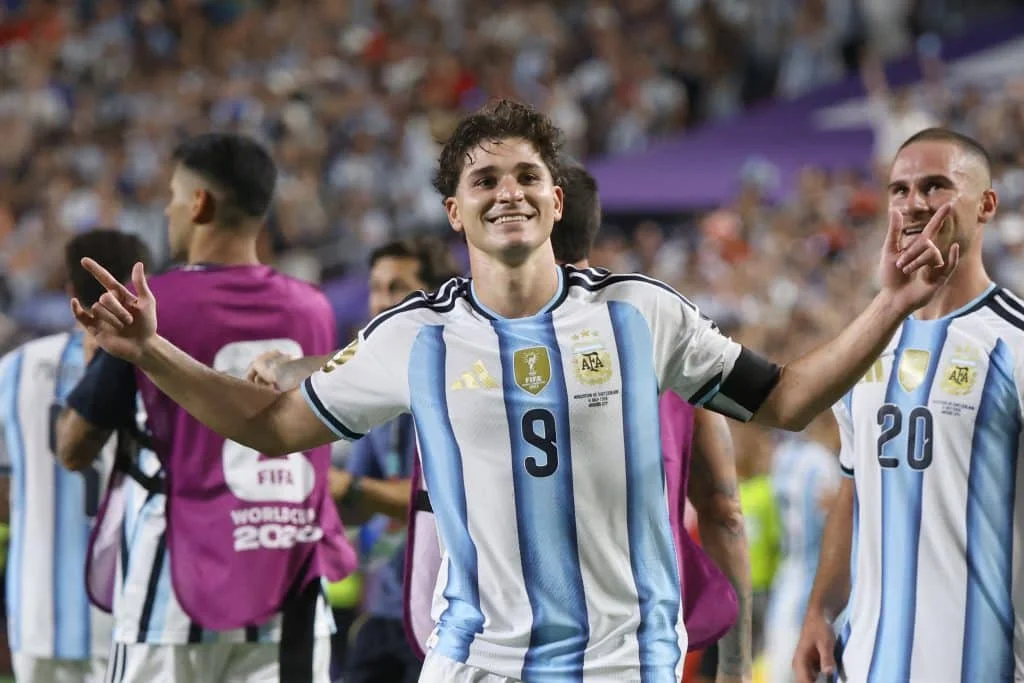 FC Barcelone Mercato : le Barça active un plan B à Julian Alvarez !