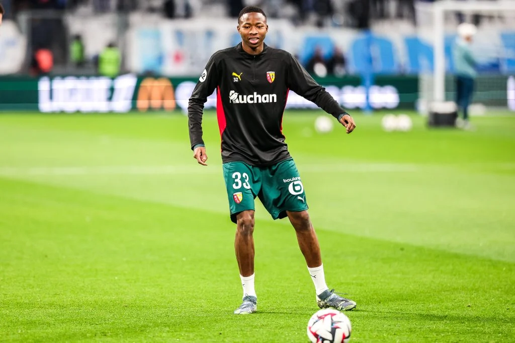 RC Lens Mercato : un défenseur signe jusqu’en 2030 (officiel)