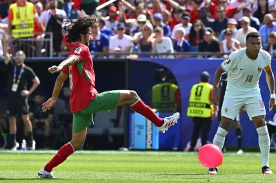 PSG Mercato : double coup de tonnerre pour Bouaddi (LOSC) !  