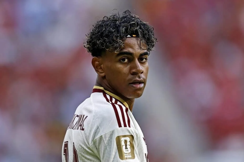 FC Barcelone : Lamine Yamal et Inès Garcia se bécotent à Saint-Tropez