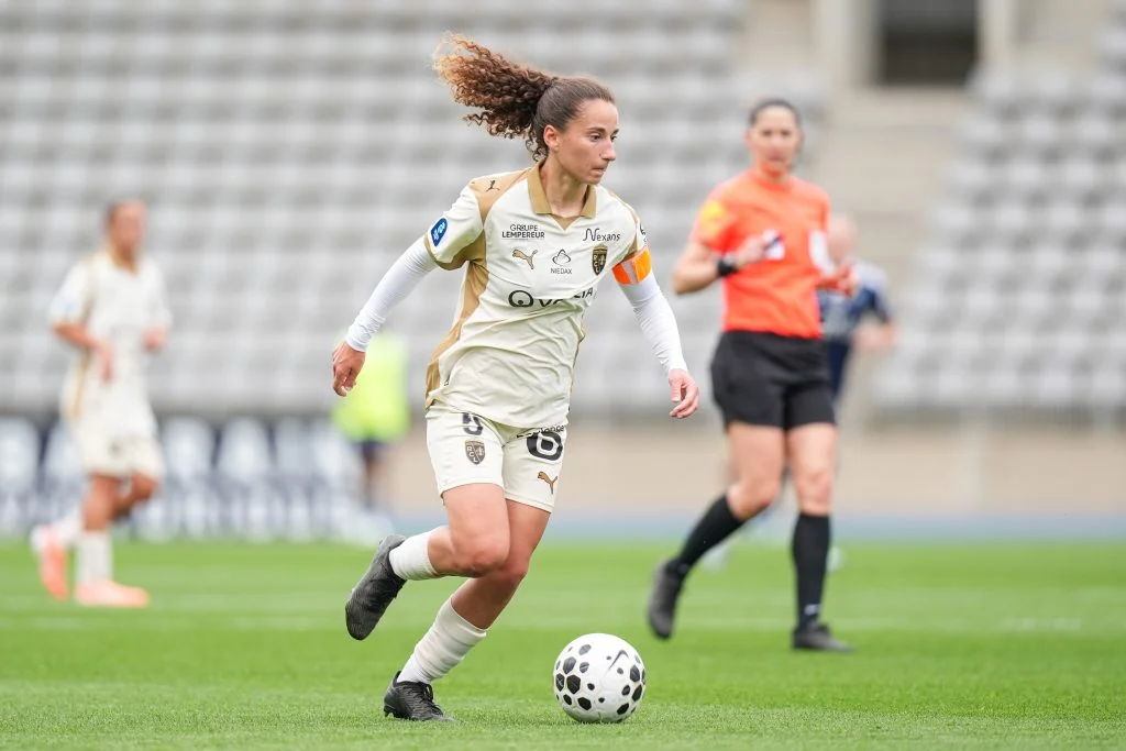 RC Lens : une prometteuse défenseure file relever un défi en Espagne