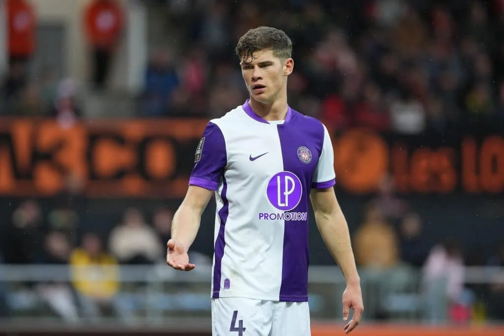 Stade Rennais Mercato : l’officialisation de Charlie Cresswell est imminente !
