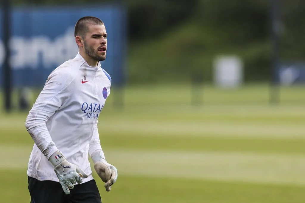 PSG Mercato : l’étau se resserre dangereusement pour Lucas Chevalier 