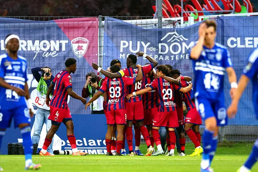 FC Nantes Mercato : Zouaoui lâché, un ancien de l’ASSE revient chez les Canaris !