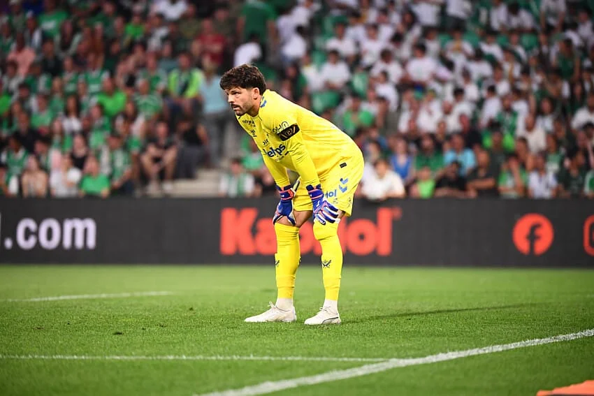 ASSE : énorme coup dur pour Larsonneur avant la reprise de L2 !