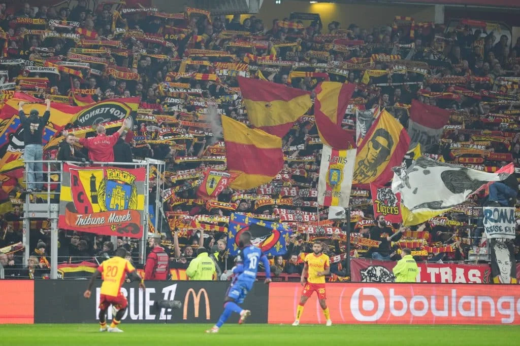RC Lens : un changement historique arrive pour les supporters Sang et Or