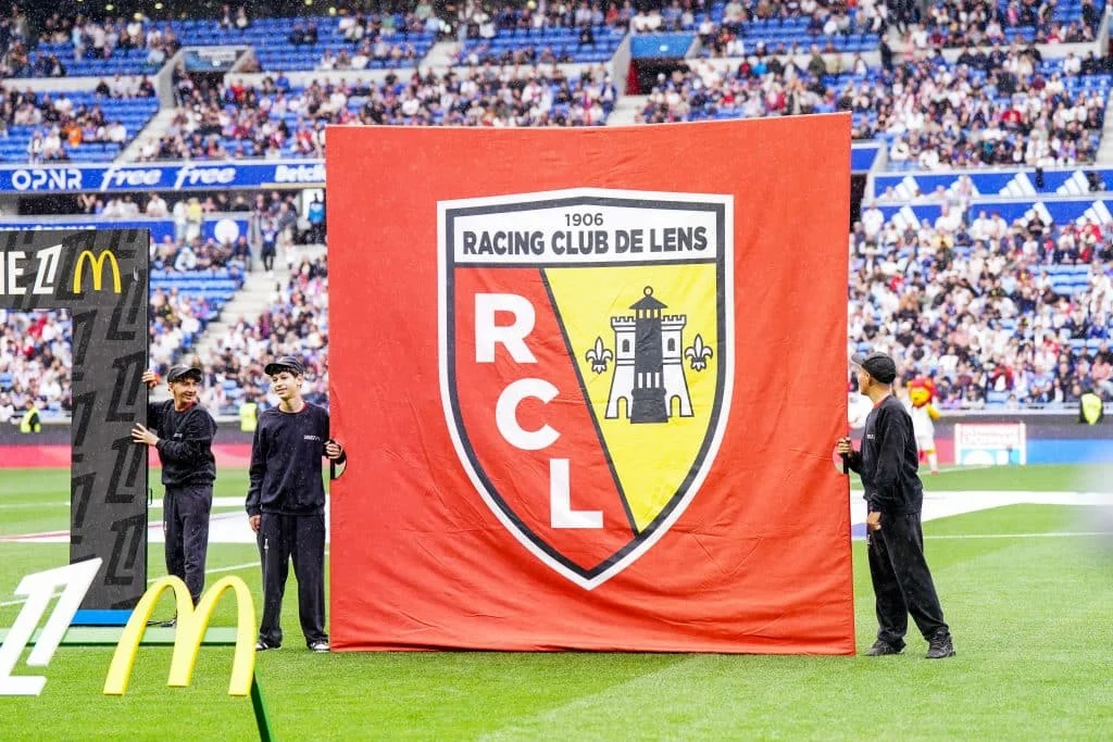 RC Lens Mercato : un attaquant à 15 M€ ciblé par Paris toujours dans le viseur, mais…