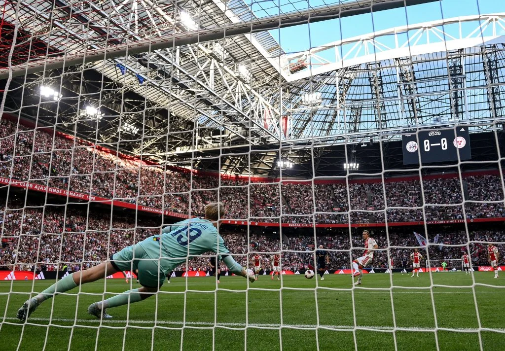 PSG Mercato : Paris pousse jusqu’à 53 M€, l’Ajax bloque encore !