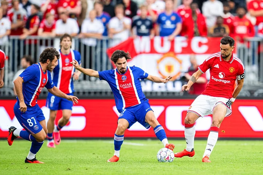 Le PSG accroché par Manchester United, le Stade Rennais encore battu par Brentford