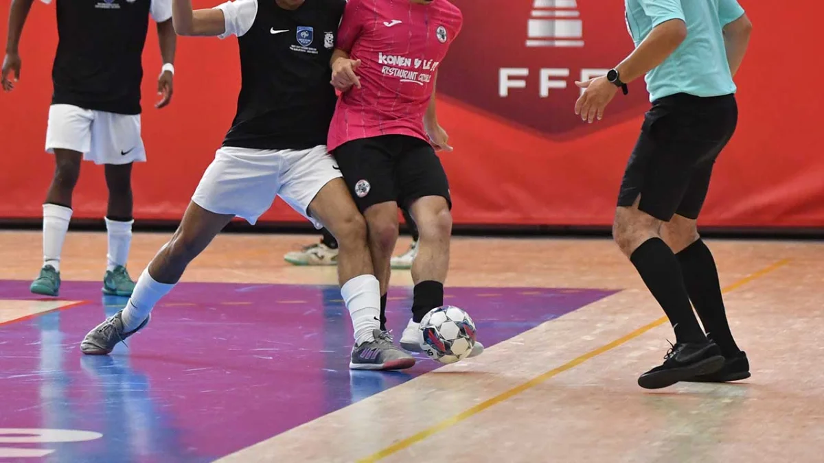 La FFF déclasse un arbitre de D1 Futsal à cause de… son travail !