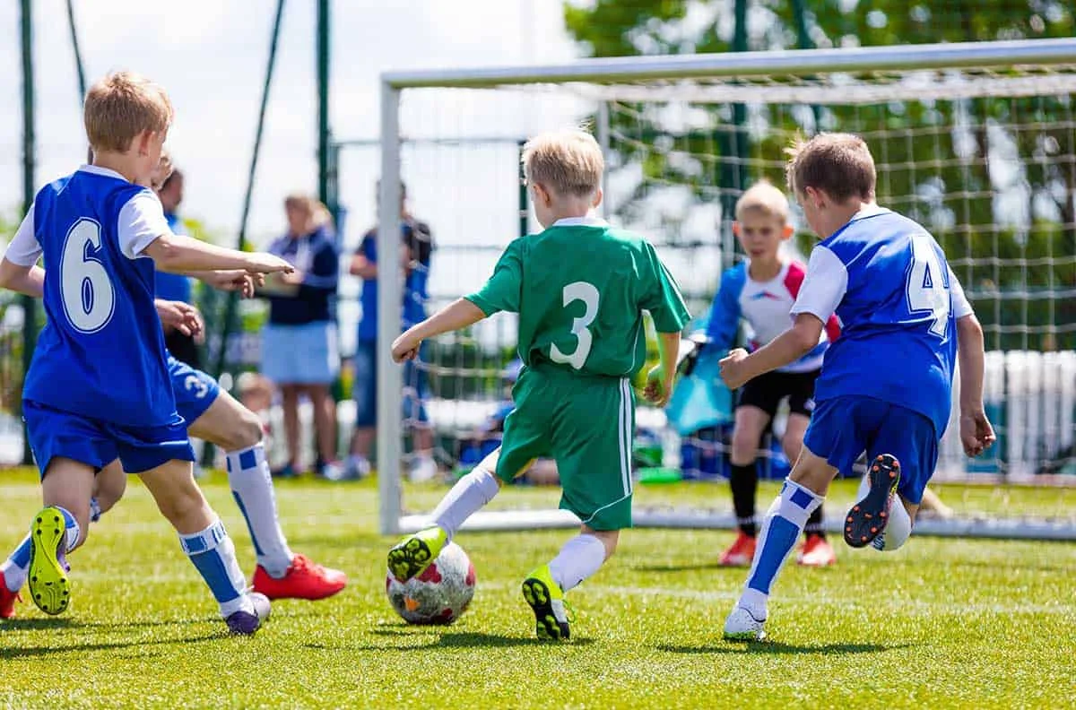 Un incident en U11 met en lumière les dérives autour des terrains