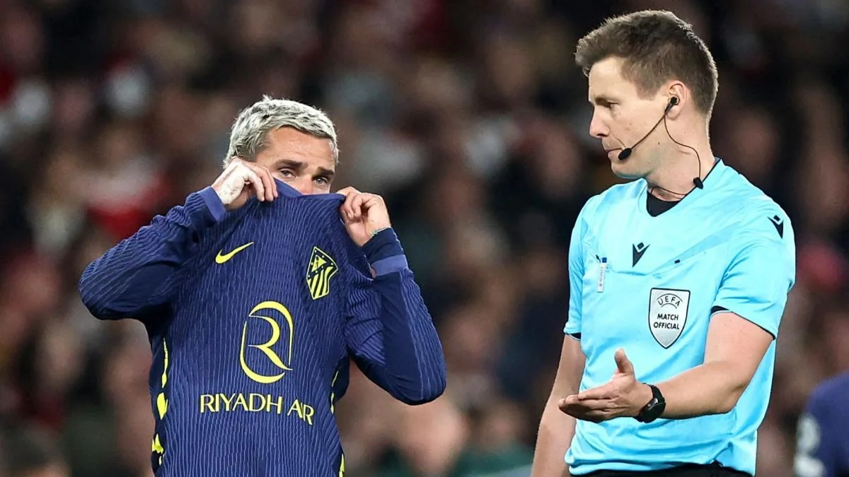 Ligue des Champions : l’arbitre de la finale du PSG provoque déjà un énorme scandale