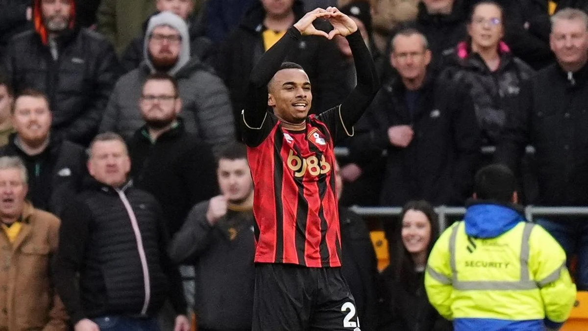 Bournemouth dit non à 100 M€ pour Eli Junior Kroupi