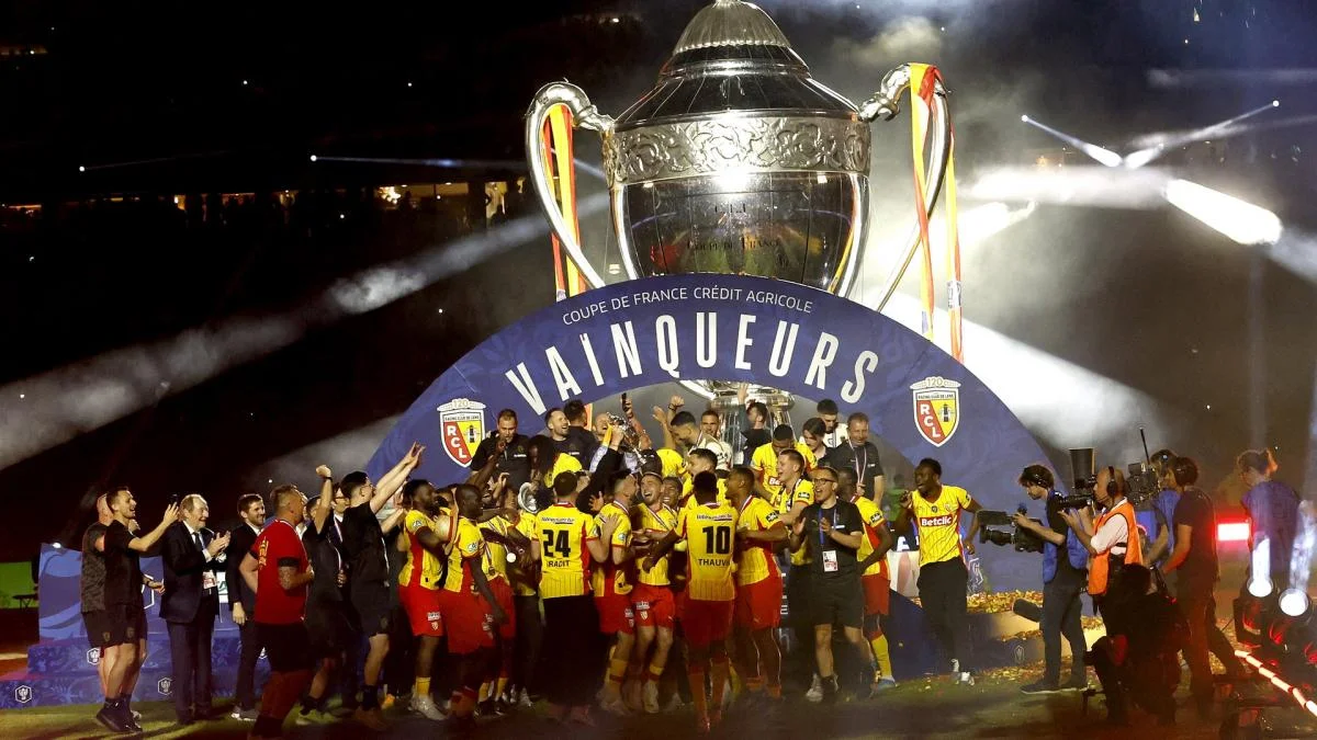 CdF : Emmanuel Macron félicite le RC Lens après son sacre