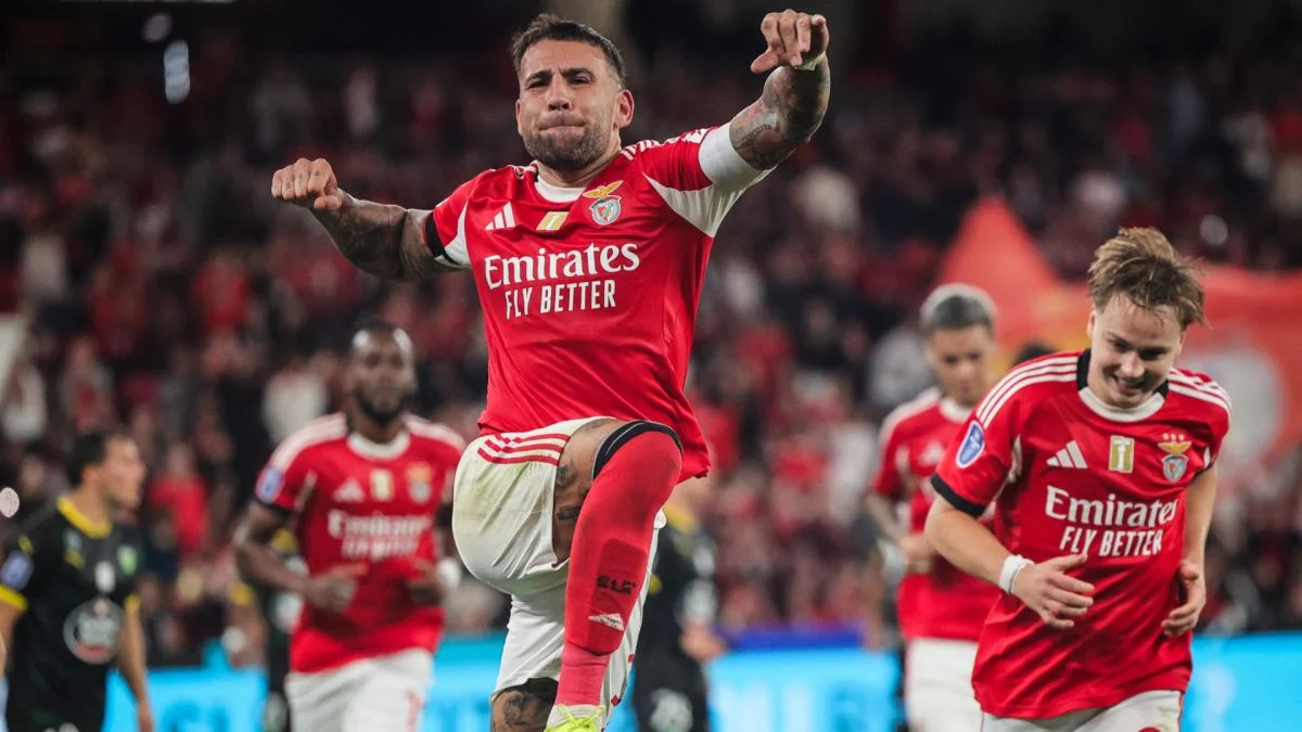 Nicolás Otamendi signe à River Plate