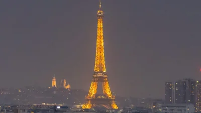 PSG : la Tour Eiffel noyée dans une épaisse fumée noire suite à un incendie