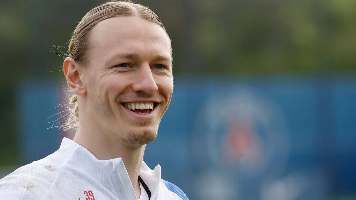 PSG : Matvey Safonov a fait des efforts pour Emmanuel Macron