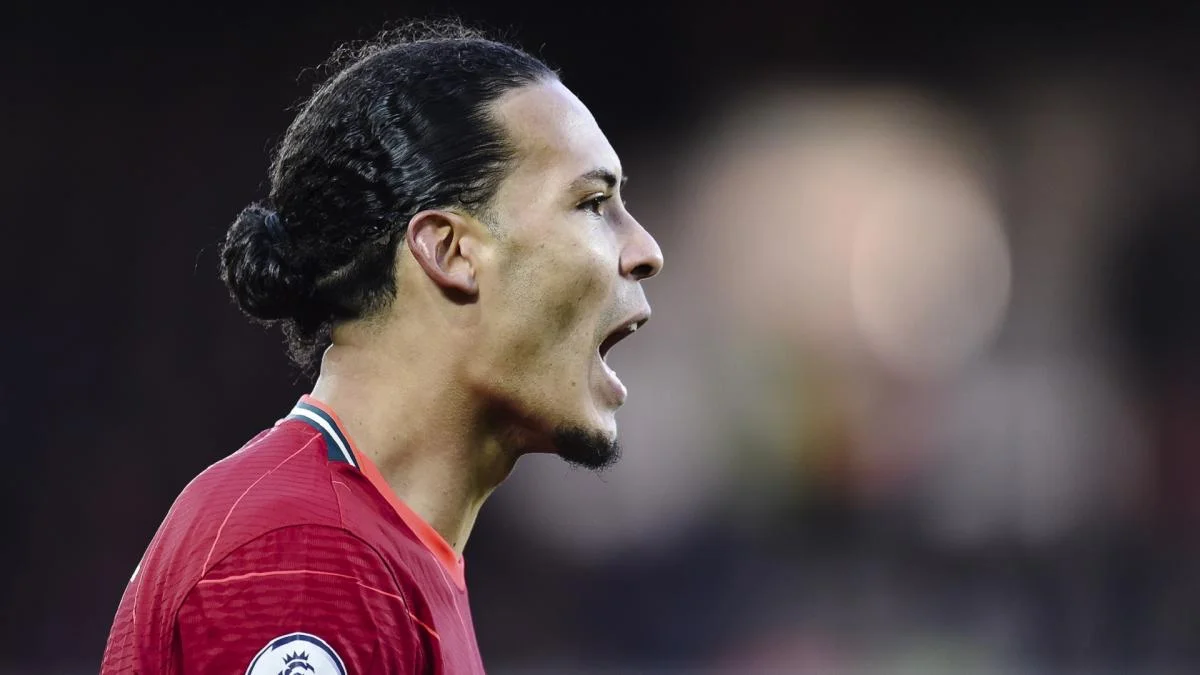 Liverpool : Virgil van Dijk flingue les journalistes pour Slot