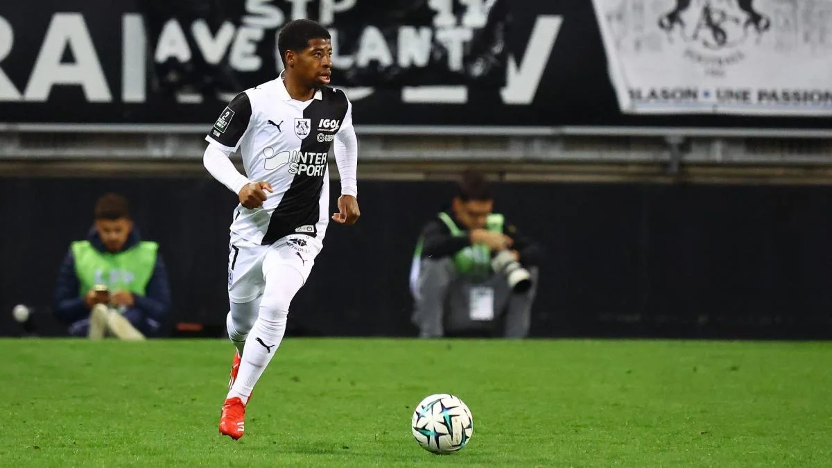 Deux clubs de Ligue 2 s’arrachent Rayan Lutin