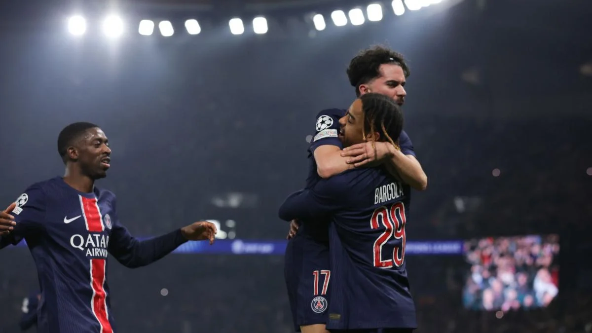 PSG : Bradley Barcola encense Ousmane Dembélé